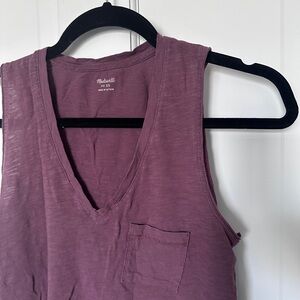 Madewell V-Neck Pocket Tank Top in Heathered Burgundy, size XS